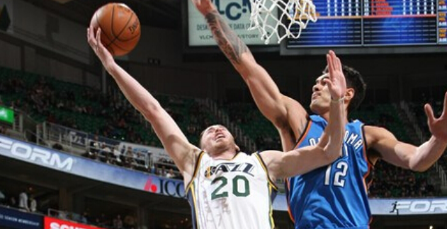 像被眼睛锁 像被眼睛锁